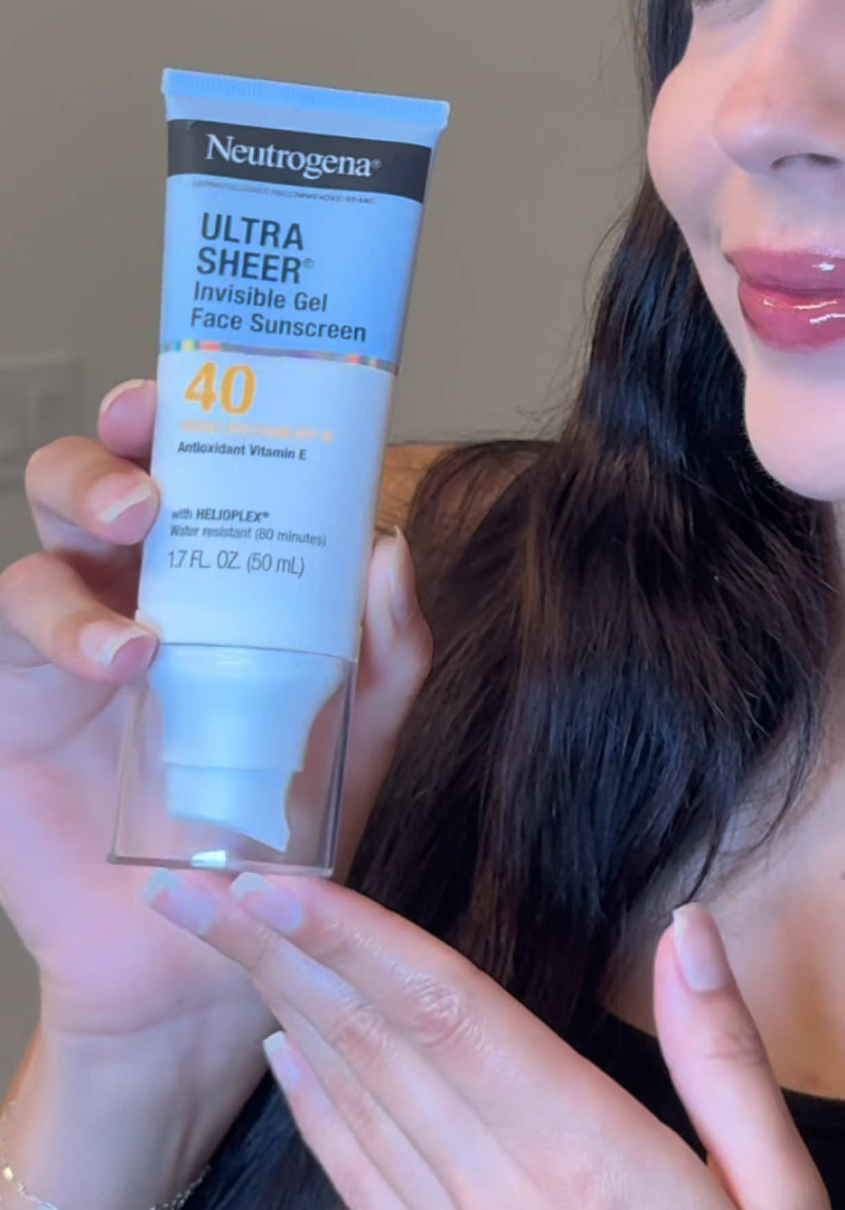 Sunscreen that fits perfectly into your everyday routine☀️ @Neutrogena  • SPF 40 • Invisible finish • 80 min water resistant • Fast Absorbing  • Matte Feel  • Velvet-soft gel texture • Layers seamlessly  Now I’m ready for that summer heat!💧☀️ #UltraSheerSunscreen #gifted #neutrogena #sunscreen #Summer 