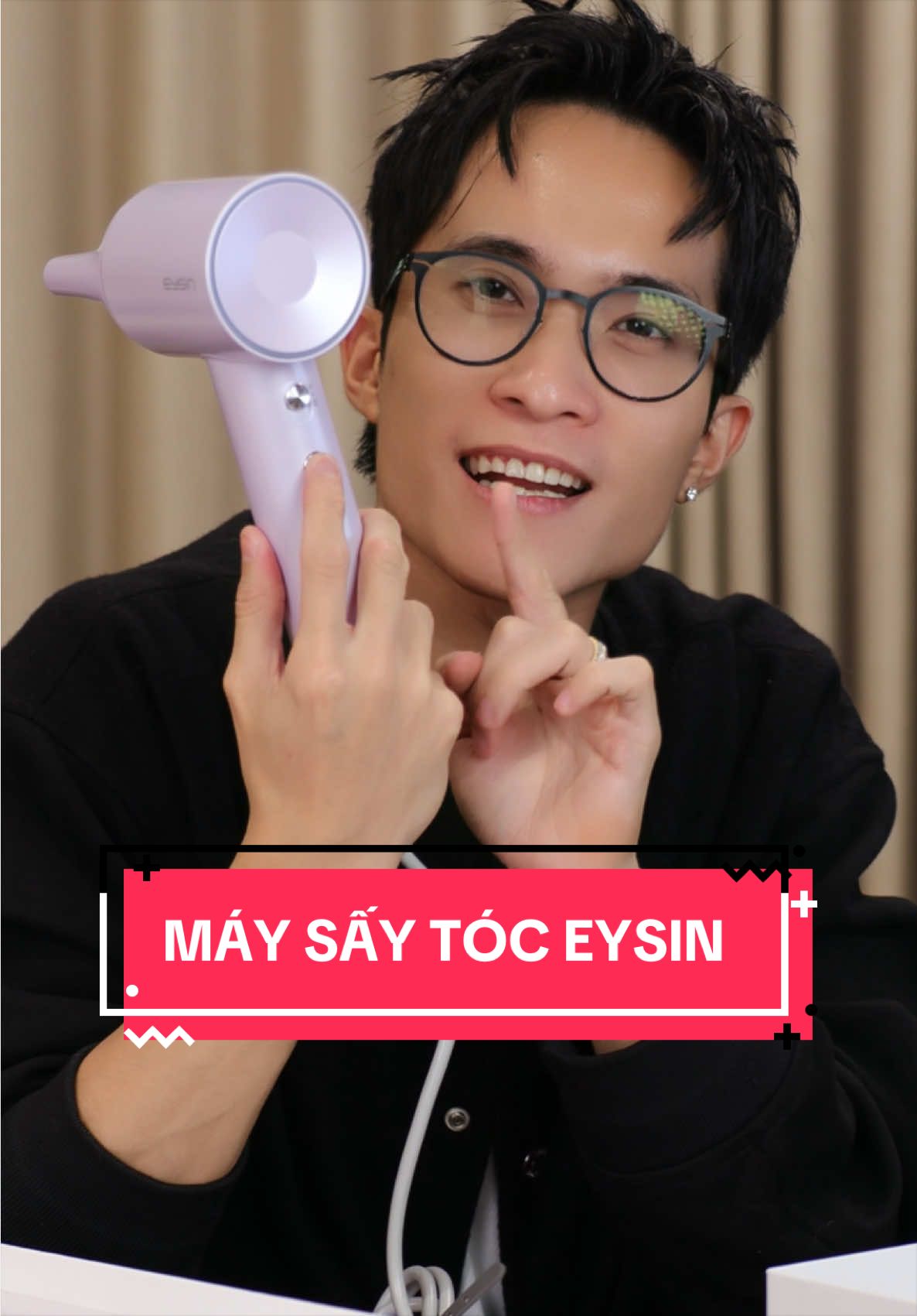 Ai sáng nào cũng chạy deadline mà tóc tai thì bù xù, muốn sấy nhanh mà lại sợ tóc khô xơ ko? Giới thiệu mọi người em máy sấy EYSIN, công nghệ ion âm thật giúp tóc mềm mượt, bớt xơ rối hẳn. Máy siêu nhẹ, cầm sấy lâu ko mỏi tay, tóc ngắn sấy một phút là khô, tóc dài cũng chỉ vài phút. Lại có chế độ sấy lạnh, sấy nóng linh hoạt. Giá gốc đã mềm, qua giỏ hàng của tui có voucher siêu hời. Bạn nào muốn tóc khỏe đẹp, sấy nhanh gọn nhẹ thì nhớ thử nha *Mình nhận hoa hồng từ các nhãn hàng khi bán/giới thiệu/trải nghiệm/quảng cáo các sản phẩm được liên kết với video này* #lepthelittlekid #learnontiktok #QuảngCáo #HợpTácThươngMại #eysin
