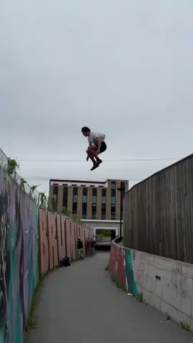 #parkour #wtf #ouch #fail #man 