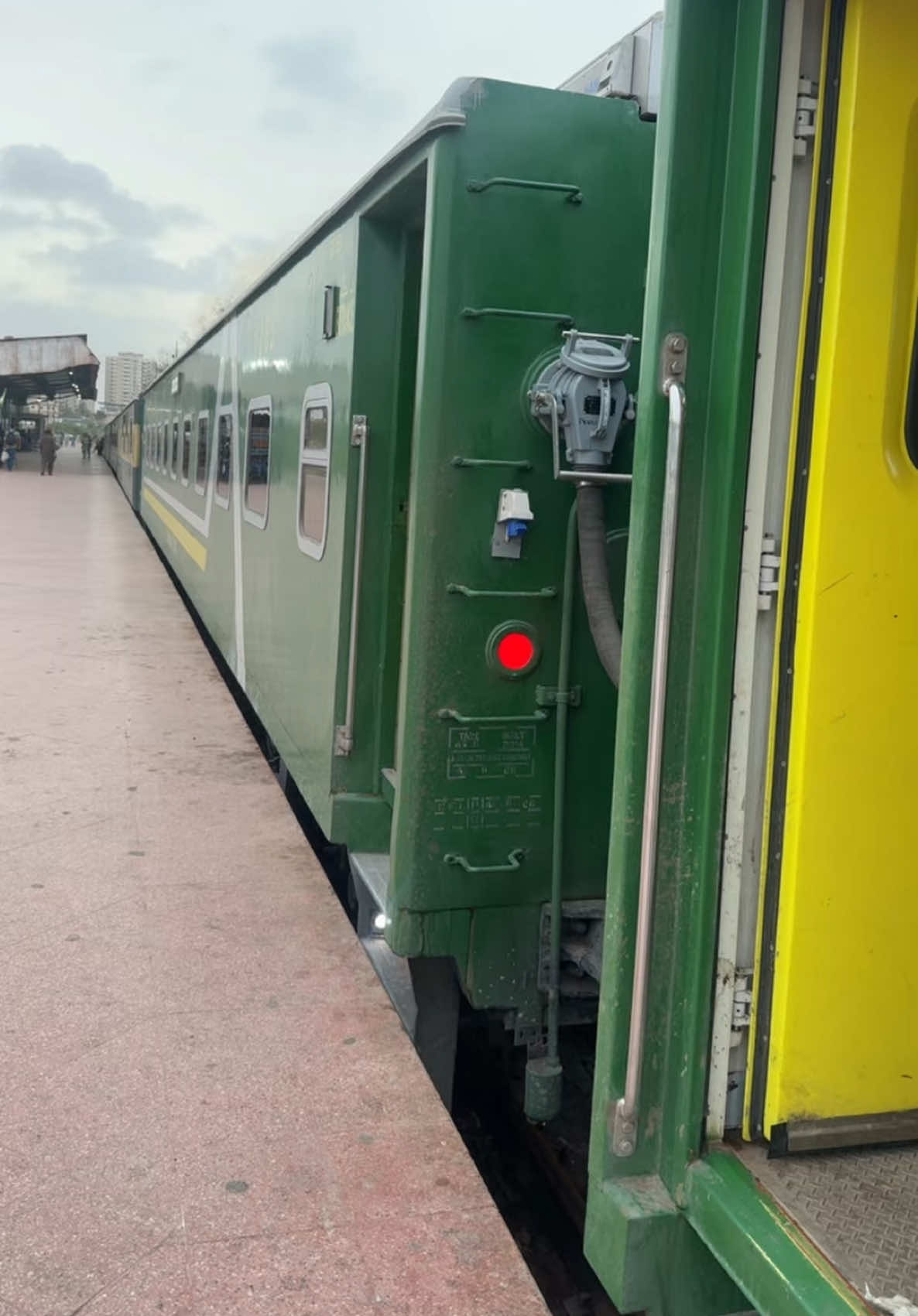 Safar shoro hua jata hai🫰🏻🦋#fyp #trendingvideo #trainvideos #trains #foryoupage 