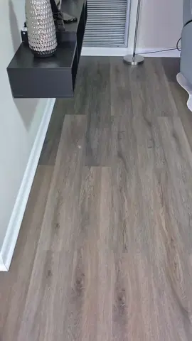 You guys have got to see this! Look how thick it is! It's a machine-washable rug that's stain-resistant and non-slip. It even has this little edging that makes it super easy to clean. If you've got kids, dogs, or a wild family, this is the rug you need.  #summervibes   #AlfombraLavable #DecoracionHogar #SalaModerna #AlfombraElegante 