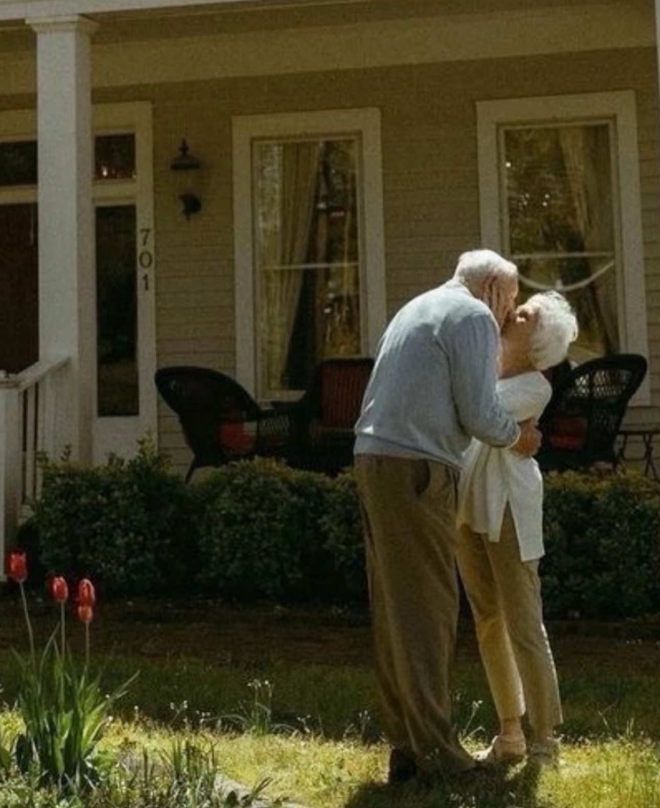 stand by mee! #oldcouple #oldlove #Love #oldpeople 