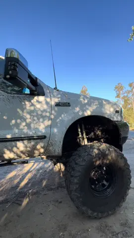 🫦 #40s #digrig #liftedtrucks #superduty #fordtrucks 