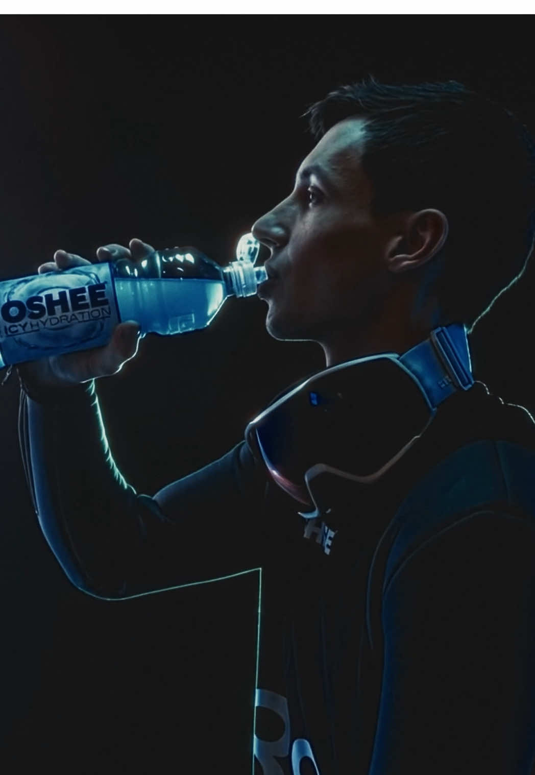 ICE MODE: ON 🧊💦 OSHEE ISOTONIC ICY HYDRATION Berry to izotoniczna formuła z konkretnym cooling effect, który czuć od pierwszego łyka, a do tego sód, glukoza i biotyna, które pomagają zadbać o nawodnienie po wysiłku i wspierają organizm w codziennym działaniu. Teraz znajdziesz go w sieci sklepów @Biedronka. #OSHEE #OSHEEWorld #HydrateForGreatMoments ICE MODE: ON 🧊💦 OSHEE ISOTONIC ICY HYDRATION Berry is an isotonic formula with a real cooling effect you can feel from the very first sip. Plus, it contains sodium, glucose and biotin to support hydration after physical effort and help your body perform in everyday action. Now available at Biedronka stores.