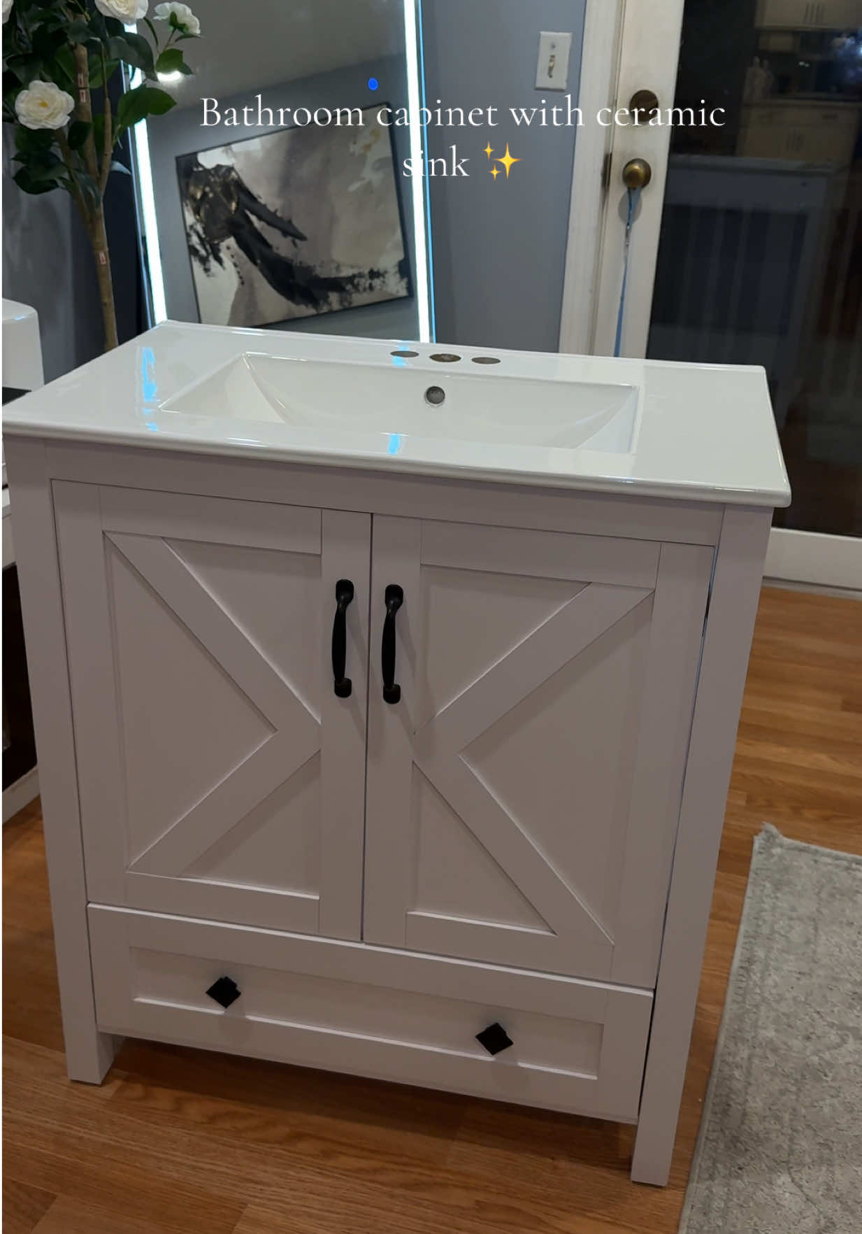 Voy a remodelar mi baño y miren el gabinete que conseguí 😍 viene en gris y en blanco! Me encanta 🥰 viene con su sink de cerámica 🤌🏻