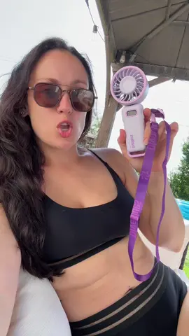 There’s no reason to sweat your a&$ off when you can have this insanely powerful little fan everywhere you go😏 #minifan #portablefan #fan #handheldfan 