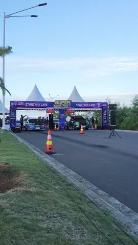 corolla vs innova #toyota #corollaaltis #kijanginnova #dragrace #carenthusiast 