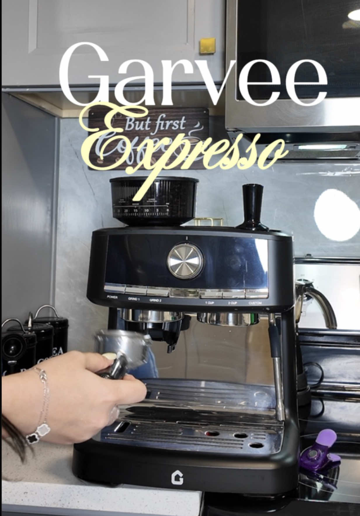 Al fin tengo mi cafetera favorita en casa! ☕️✨ Esta de Garvee con molino integrado es una maravilla: café súper fresco y con una cremita de diez. Si quieres empezar bien tus mañanas, ¡tienes que probarla! Consíguela en el carrito naranja. 👇 #GarveeCoffee #HomeBarista #EspressoLover #CoffeeTime #MorningRoutine  