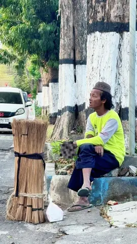 Luaskan rejeki beliau yaallah🥺 aamiin