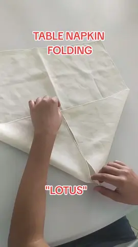 TABLE NAPKIN FOLDING LOTUS