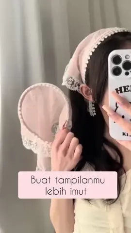 ada satu lagi nih bisa buat tampilanmu level up , bandana renda , kali ini udah ada bando nya ya , jadi gampang dipakenya , gak usah ditali .  ada variant warna yang cantik2 .  #bandana#bando#rendaextra#aesthetic#hair 