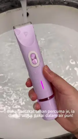 2 in 1 trimmer is / skin. to getting silky smooth, This is the improved version of that popularbikini razor / trimmer and it's selling so fastit's never given me razor burn and you can berough with it because it's not really going tocut you. #womenstrimmer#bikinitrimmer#bik initrimmer#womenelectricshaver #electricrazor 