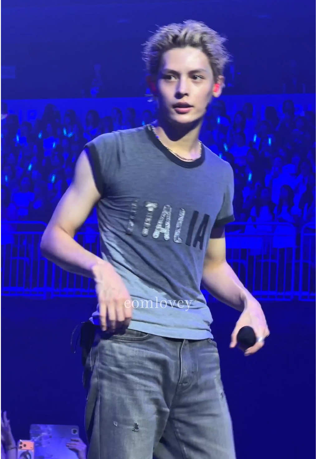 james in pypd concert 🥹🥹🥹🤍🤍 video from X #james #cortis #concert #코르티스 