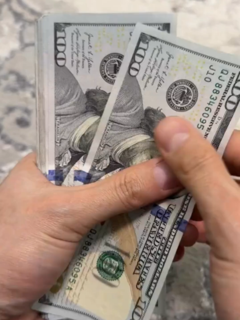 Counting Bundles of US $100 Banknotes