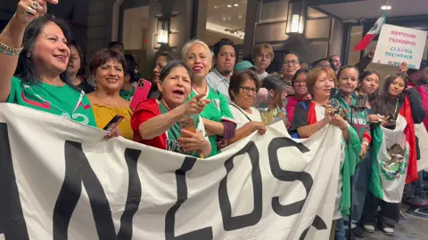 Claudia Sheinbaum estará en la final del Mundial, invitada personalmente por el presidente de Estados Unidos. Es una confirmación del liderazgo internacional que ha construido y del respeto ganado frente al principal socio comercial de México. México, EU y Canadá hicieron historia como anfitriones, y ahora sus líderes coinciden en el escenario más visto del planeta. Diálogo sin subordinación, soberanía sin aislamiento: así se representa a México en el mundo. Y hay un hecho histórico que acompaña este momento, es la primera mujer presidenta del país la que ocupa ese lugar. #claudiasheimbaumlidermundial