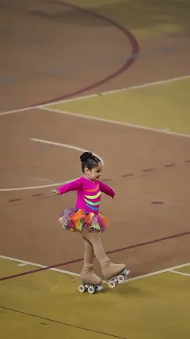 Mi hija Janell de 4 añitos ✨🛼 Hoy hace 5 meses que empezó sus clases de patín en Escuela de Patinaje - Campo Verde  Su primera competencia y primer puesto 🥇 IV Open Nacional, Baby - Pre Kinder Confederación Paraguaya de Patinaje  #PrimeraCompetencia #PatinajeArtístico #PatinadoraPy #BabyPatinadora
