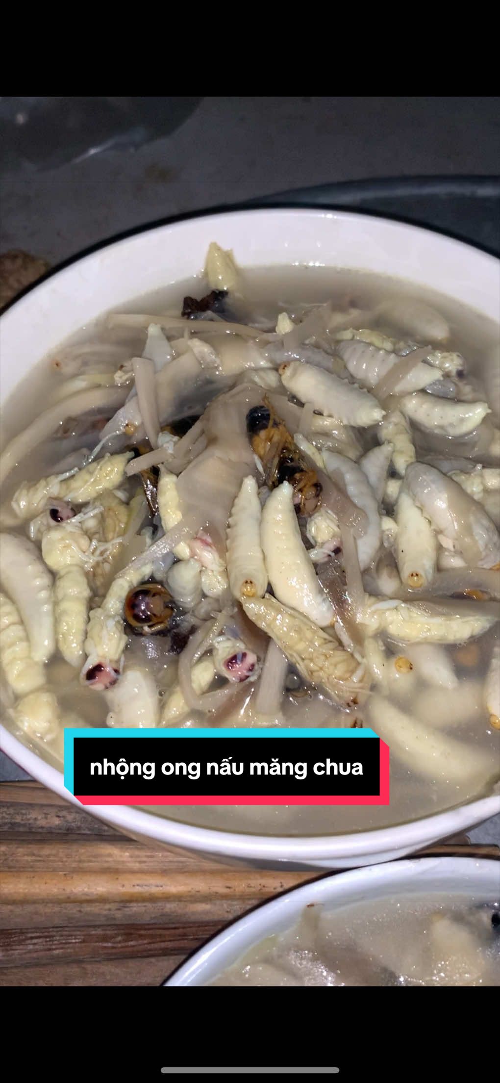 bữa cơm ở rừng ,nhộng ong nấu canh măng chua #amthuc #LearnOnTikTok #food #churevungcao #cuocsongthuongngay 