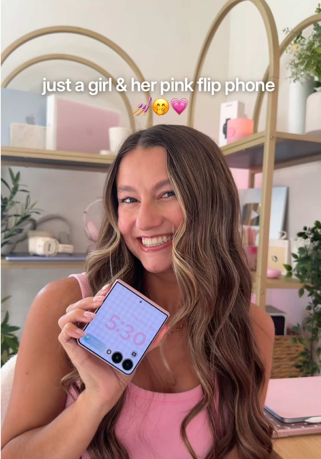 i feel like the galaxy z flip8 was made for the girlies 🤩💗 IT IS SO PRETTY!! anyways if you need me… this is how i’ll be taking all my calls from now on!!! ✨ #zflip8 #samsung 