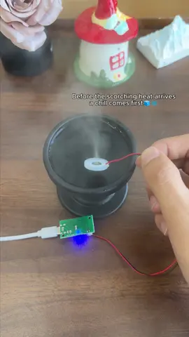 🥵🔥If you’re dealing with menopause and sudden hot flashes, having a handheld fan like this for quick cooling is seriously helpful. #portablefan #handheld #handfanTiktokshopsummersale#fan 