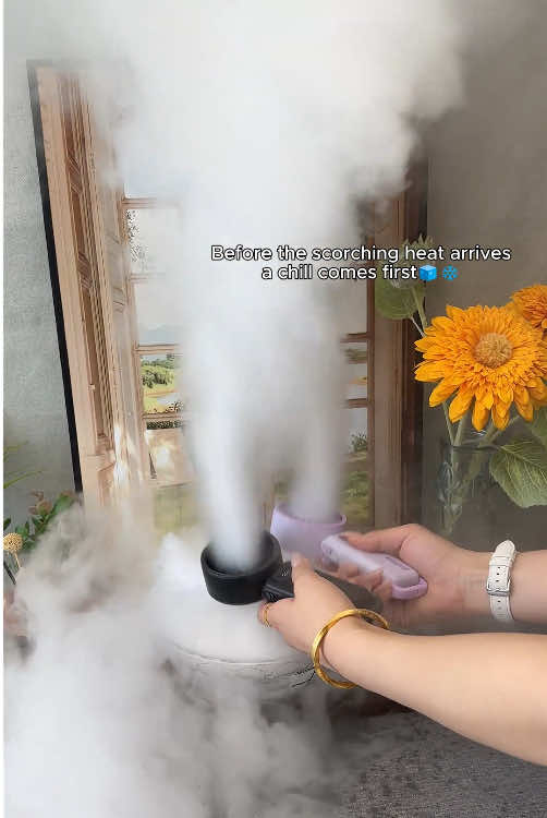 🥵🔥If you’re dealing with menopause and sudden hot flashes, having a handheld fan like this for quick cooling is seriously helpful. #portablefan #handheld #handfanTiktokshopsummersale#fan 