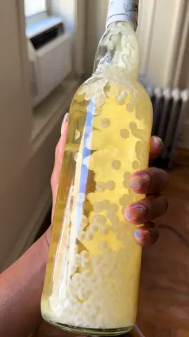 Just unwrapped my coconut oil that i received almost a month ago 🤦🏽‍♀️ from 🇹🇹. Mannn if this is no good I’ll be so hurt 😭. .. 