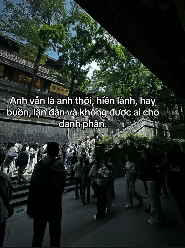 Anh vẫn là anh thôi, hiền lành, hay buồn, lận đận và không được ai cho danh phận.