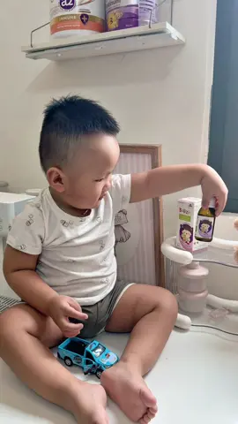 Có giai đoạn Gold biếng ăn làm mẹ lo sốt vó. 🥹 Sau khi tìm hiểu, mình chọn bổ sung kẽm Biolizin cho con. Trộm vía bé hợp tác vì vị đào ngọt nhẹ, dễ uống. Mỗi bé sẽ phù hợp khác nhau, mẹ nào đang có con biếng ăn thì có thể tham khảo nha.  #biolizin #kembiolizin #kemchotrebiengan #mebimsua #xh 
