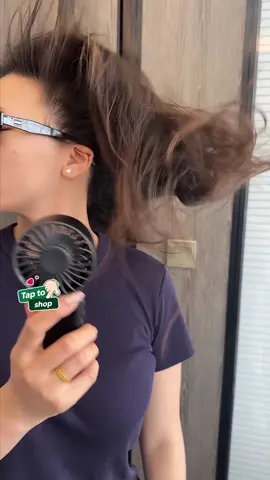 🌡🥵If you overheat out of nowhere, this is such a smart thing to keep nearby. #portablefan #handheld #handfanTiktokshopsummersale#fan 