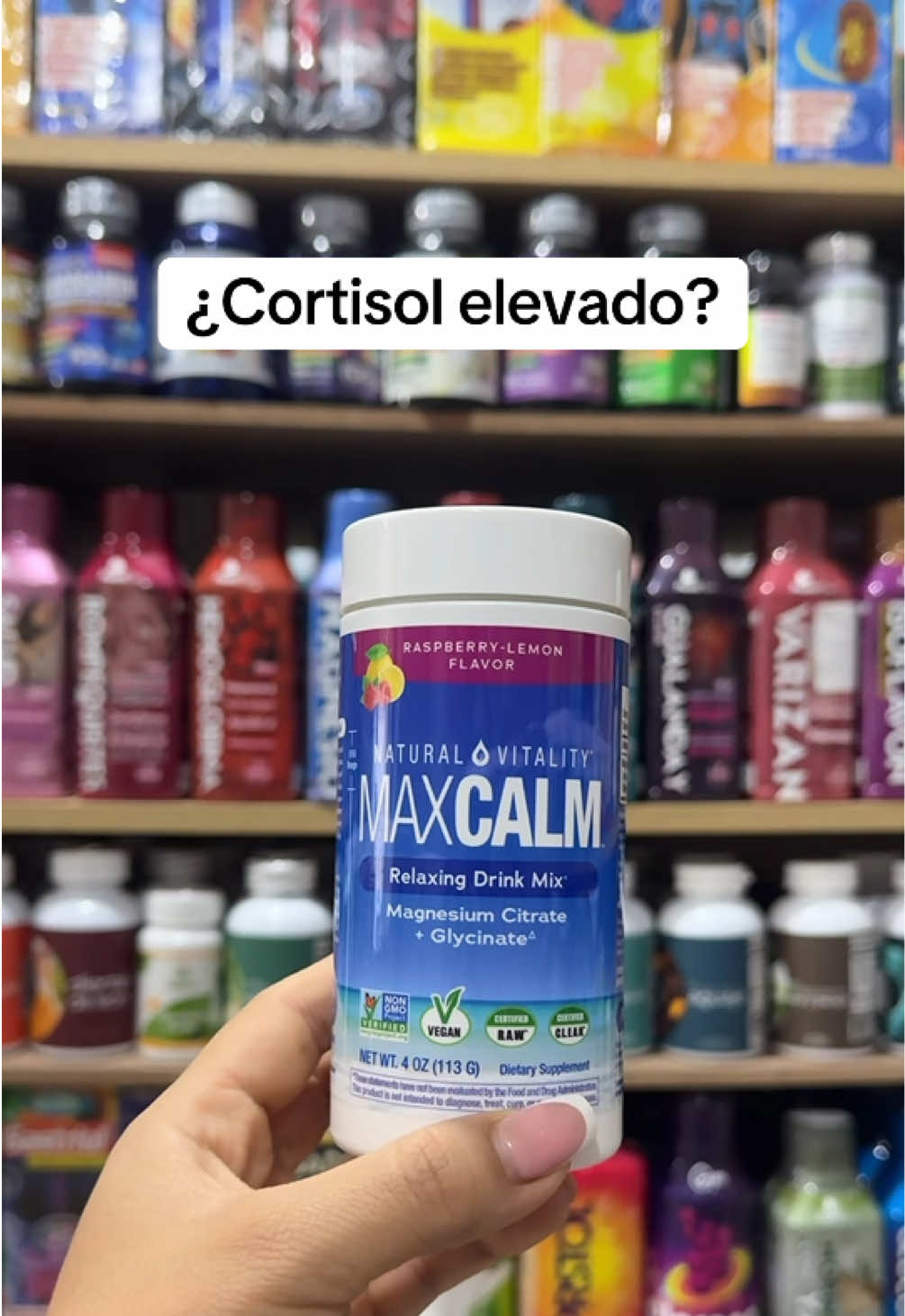 MAXCALM americano Con Max Calm puedes apoyar de forma natural la relajación de tu cuerpo y mente. Su fórmula con magnesio de alta absorción ayuda a: ✅ Favorecer la relajación y el bienestar. ✅ Apoyar el equilibrio del cortisol cuando el estrés es elevado. ✅ Disminuir la tensión muscular. ✅ Favorecer un sueño más reparador. ✅ Contribuir al buen funcionamiento del sistema nervioso. ✅ Ayudar a recuperar el equilibrio físico y mental. 📍 Consíguelo en Tienda Naturista El Trébol. 🚚 Envíos a todo Colombia. Mayor información 3226316211  #MaxCalm #TiendaNaturistaElTrebol #ElTrebolPitalito