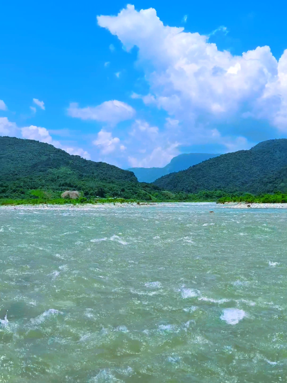 সিলেটের অন্যতম সুন্দর জায়গা ভোলাগঞ্জ সাদা পাথর।  #foryou ##foryoupage #fyp #tiktok @For You @TikTok 