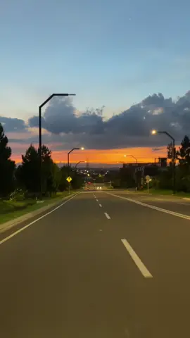 dapetin sunset keren di summarecon bogor 🌄⛅️ #sumareconbogor #puncakbogor #fyp #foryou #foryoupage 