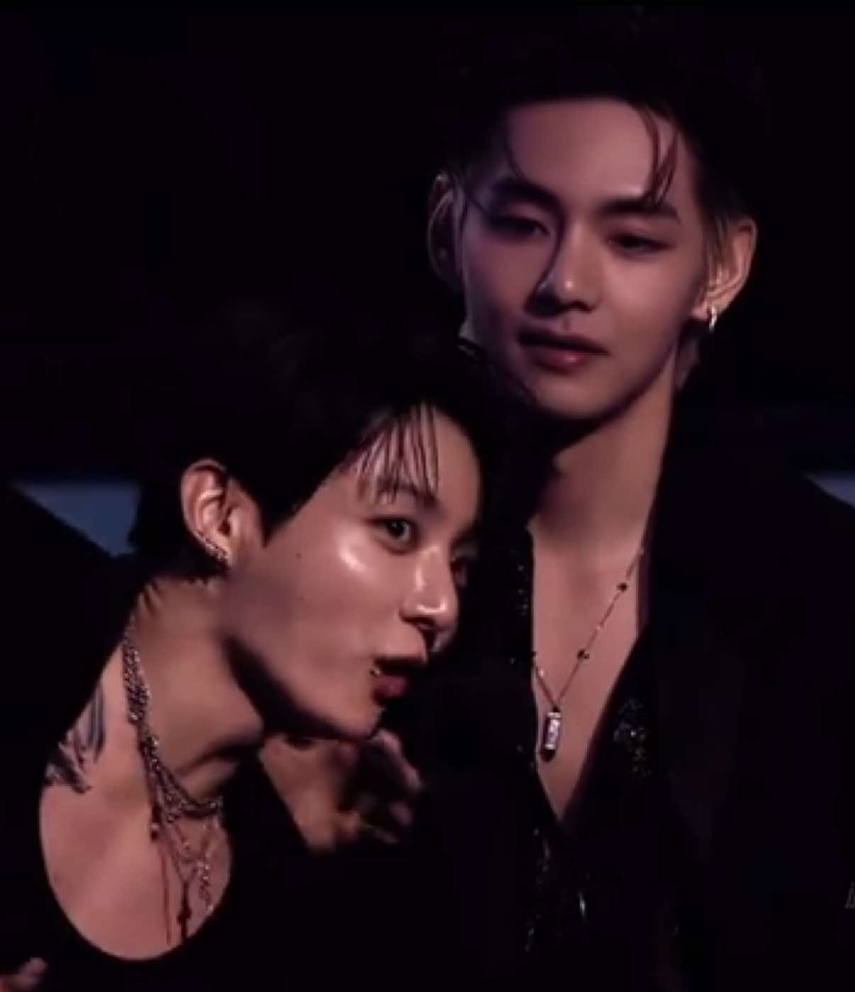 bakislariyla yediler birbirlerini #TAEKOOK #JUNGKOOK #TAEHYUNG