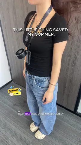 🌡🥵If you overheat out of nowhere, this is such a smart thing to keep nearby. #portablefan #handheld #handfanTiktokshopsummersale#fan 