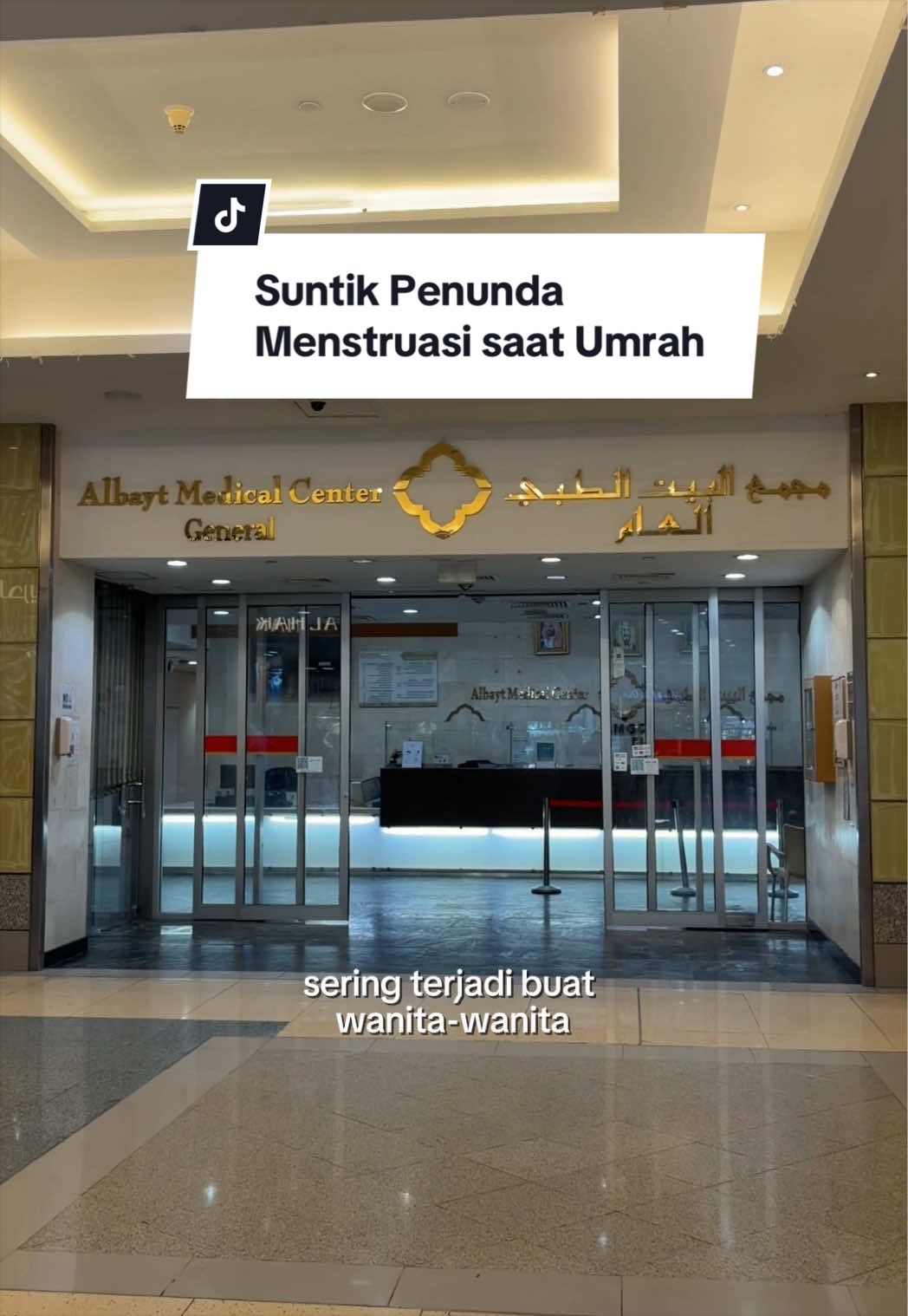 Waktu itu aku nganterin salah satu teman yang sedang menstruasi, padahal ia belum sempat menunaikan umrah. Karena sebelumnya sudah ikhtiar minum obat penunda haid tetapi masih tetap haid, akhirnya aku anter buat datang ke klinik di Clock Tower untuk suntik penunda haid. Prosesnya cukup mudah, hanya perlu membawa visa dan bayar sekitar 90 SAR. Semoga informasi ini bisa membantu teman-teman. Tetap konsultasikan dengan tenaga medis ya, karena kondisi setiap orang bisa berbeda. Semoga Allah mudahkan setiap ikhtiar kita dalam beribadah 🤲✨ #umrah #umrahmandiri #tipsuntukwanita 