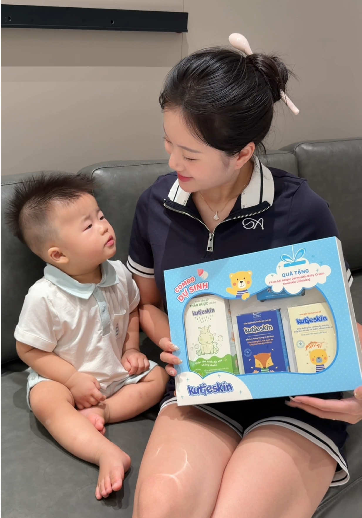 Ưng cái combo này lắm #mebexiuxiu #chamcon #kutieskin #lamme #combodusinhkutieskin @Tổ của Xiu Xôi @Giang Chè đây nè! @Bố Bé Xiu Xôi 👨🏻‍🍼 