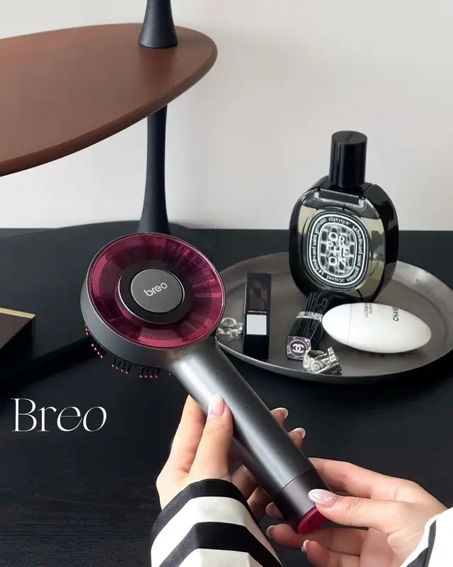 1️⃣ Applying hair oil only on the surface: Oils need to penetrate the scalp, not coat your hair strands. 2️⃣ Ignoring scalp circulation: No blood flow = no hair growth. 3️⃣ Using too much pressure with your nails: This causes micro-tears and irritation! The Easy Fix? Use the Breo Scalp 3 daily. It evenly distributes your oils directly to the scalp while mimicking professional kneading to safely boost circulation. No mess, no damage, just results. SHARE this with a friend who’s trying to grow their hair! 💖 #breoscalpmassager#hairtok #fyp #hairtutorial #viraltiktok   