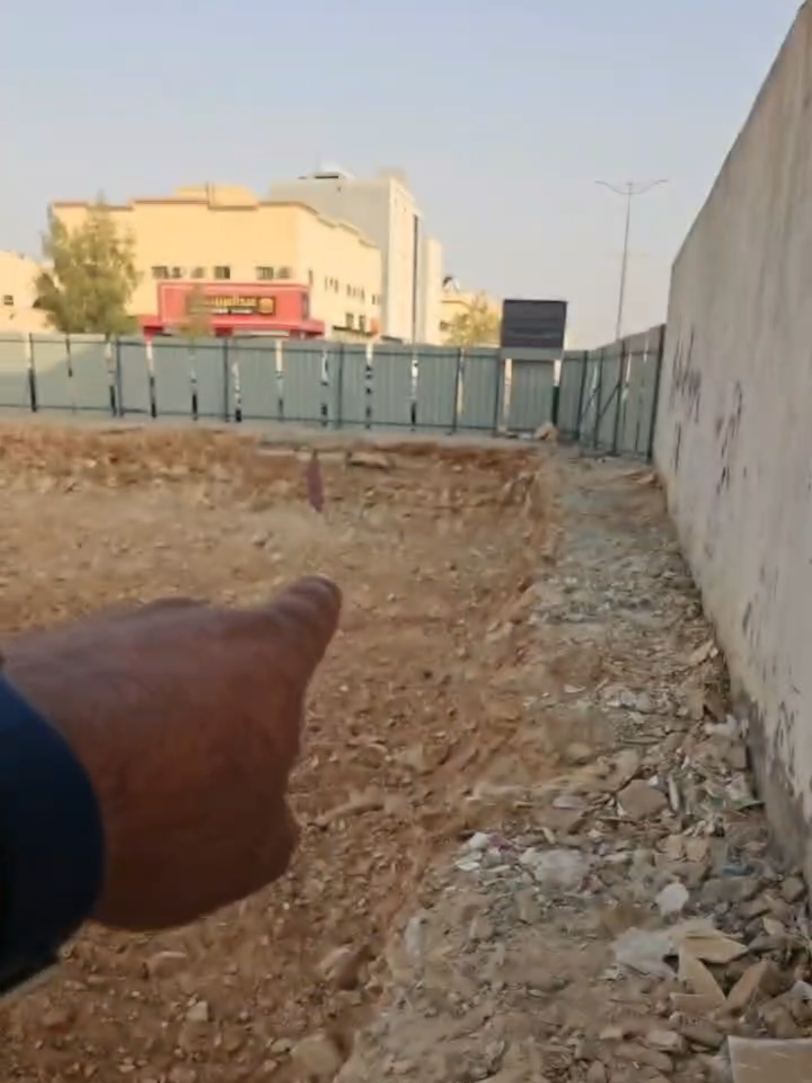 بسم الله والصلاة على رسول الله .متابعة اعمال الحفر في مشروع عمارة سكني بحي الشفا  وفقنا الله وإياكم #هندسة_المساحة #مقاولات_عامه #استشارات_هندسية #السعودية #مقاولات_بناء_وترميم_الرياض 