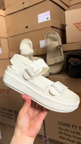 Sandal có khoá đế cao siêu nhẹ , siêu êm cho các tình iu của em  #xuhuongtiktok #thuyNesty #depNesty #ne48 #depsandal 