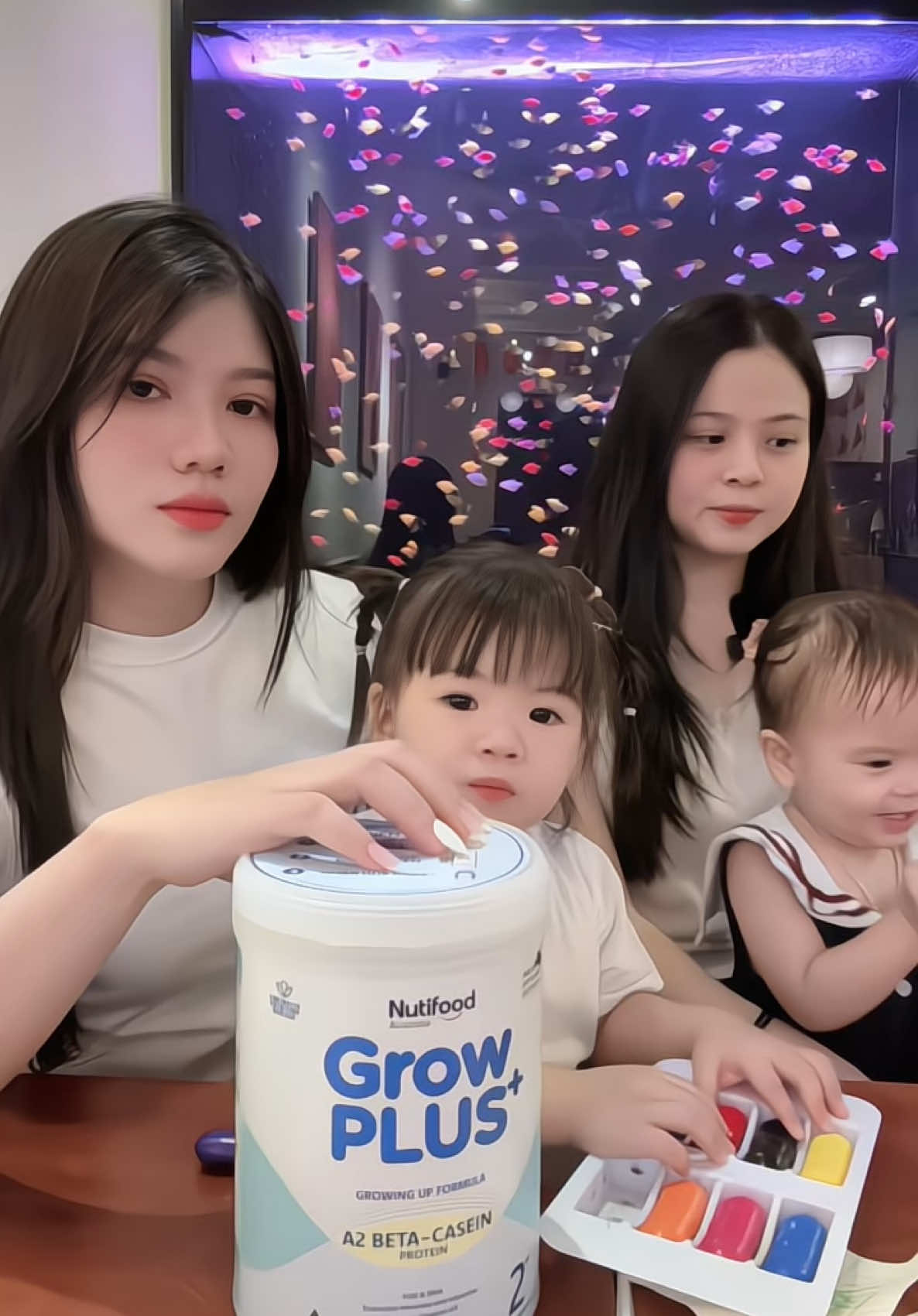 Mí nhỏ này có cho coi tốp tốp đâu mà cũng bắt nhịp đu trend dữ ta 🤨🤨   #momchelin #growplusa2 #suaa2 #sponsoredbynutifood #trends 