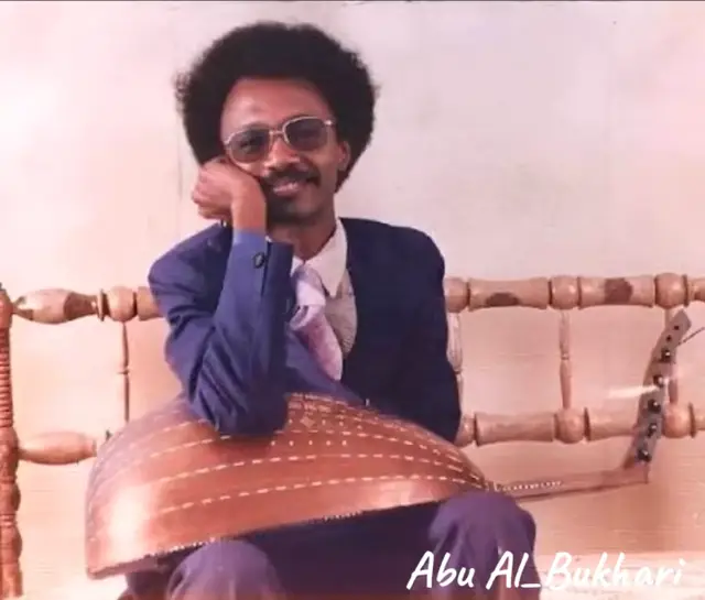 في أثناء البروفه ( غريب أنا من غير أهل )  رد عليه صديقه الاستاذ/ عماد العاقب  وهو يبكي  نحن قصر معاك في شنو أنا وخالتي أم الحسن عبدالله فبكى زيدان وبكى الشاعر / مصطفى عبدالرحيم   * غرام  الروح *  للشاعر / مصطفى  عبدالرحيم  صحي  أتغيرت  أنت   خلاص  ..   نسيت  العشرة  يا سيد  روحي  ولا خلاص..   بقيت  ظالم  آه  بقيت  ظالم نسيت الناس ..  حبك  عمري كان  أمل  مفرهد ..     يا غرام  الروح ..  زهور بتملأ  دنياي .. بالأماني  تفوح ..   وبعدك  يا ما بتألم  حزين وأنوح  ..       غريب   أنا    من   غير  أهل ..  قليبي  حزين  مجروح .. وحيد  مجروح ..   بحبك  عمري ما أتنكرت ما جفيت ..  حرام ياغالي  أنا طول عمري  ما حنيت ..  للغيرك  يوم   ولا أتمنيت ..  خلافك  ريدة  ماحبيت ..  ولا غنيت أغاني  الفرحة ما أتهنيت ..   وقبل  لقانا ما حسيت  بطم الدنيا من تبيت ..   بقيت  ظالم  نسيت  الناس ..  بحسك جوه  في  أعماقي ..   نور  كلمات  .. .... بحبك .. تزغرد  في  حياتي غنى ..  وحروف  حلوات ..  ... بحبك ..  سعادة  وبهجة  في احساسي  ..   واشراقات ..    .... بحبك ..  تنور لي  دروب  أيامي  ...   زي  شمعات ..   ... بحبك ..  وتمسح  في  جبيني  منا  ..  وتقش  دمعات  ..   بحبك ..  وكيف  في لحظة   داير قلبي ..     ينسى  الفات ..  ...بحبك ..   ويعيش بالفيهو  من  لوعة ..   وأنسى   الفات  .. ... بحبك..   بقيت .... ظالم  ... نسيت .. الناس       يا غرام الروح