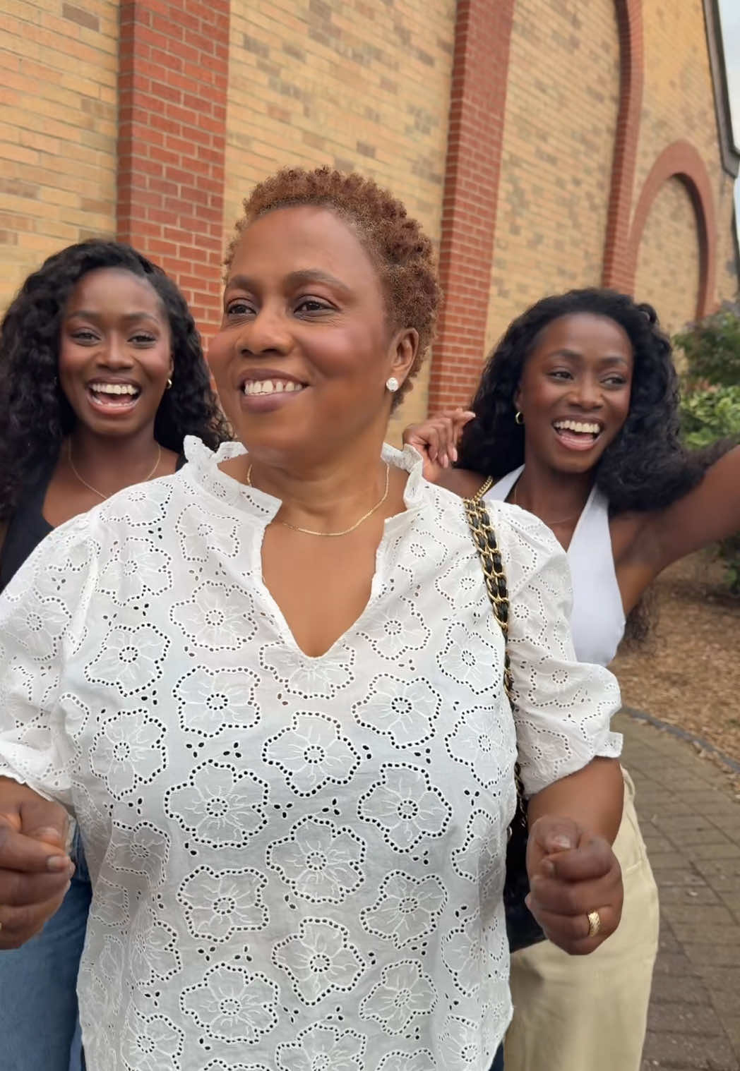 our Ghanaian father as cameraman was struggling😂😂😂 but we got a take😅 wish mumsy a happy birthday🥳❤️ #trend #birthday #africanparents #parentsontiktok 