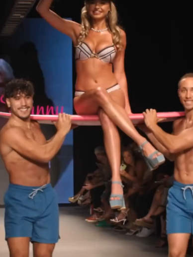 Beach Bunny Swimwear 2023 FULL Show in 4K60 ｜ Miami Swim Week [Uz83cIDNodI]_m06_0134.90-0149.70#model #bikini #fyp #Runway