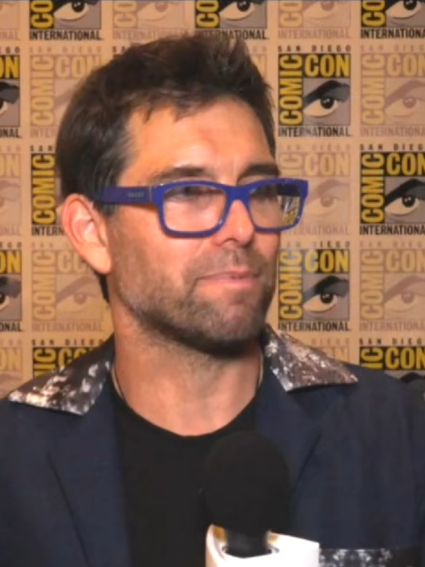 Antony Starr is a New Zealand actor who became internationally famous for playing Homelander in The Boys. He was born on October 25, 1975, and started his acting career with different roles in television and film before gaining more recognition for his role as Lucas Hood in Banshee. However, his biggest breakthrough came with The Boys, where he plays Homelander, one of the most complex and dangerous characters in the series. Starr gives the character a unique personality, mixing confidence, arrogance, cruelty, and sometimes dark humor. His ability to switch between terrifying and funny moments makes his performance stand out. Outside his serious roles, Antony Starr is also known for having a funny and playful personality. His versatility allows him to move between serious, dramatic, and comedic moments naturally. His performance as Homelander has made him one of the most memorable actors in modern television.#antonystarr #banshee #fyp #foryou #theboys 