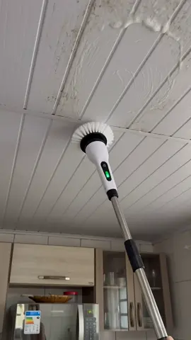 Escova elétrica recarregável com cabo extensível para facilitar aquela faxina pesada #escovaeletrica #faxina #limpeza #banheiro #limpezapesada 