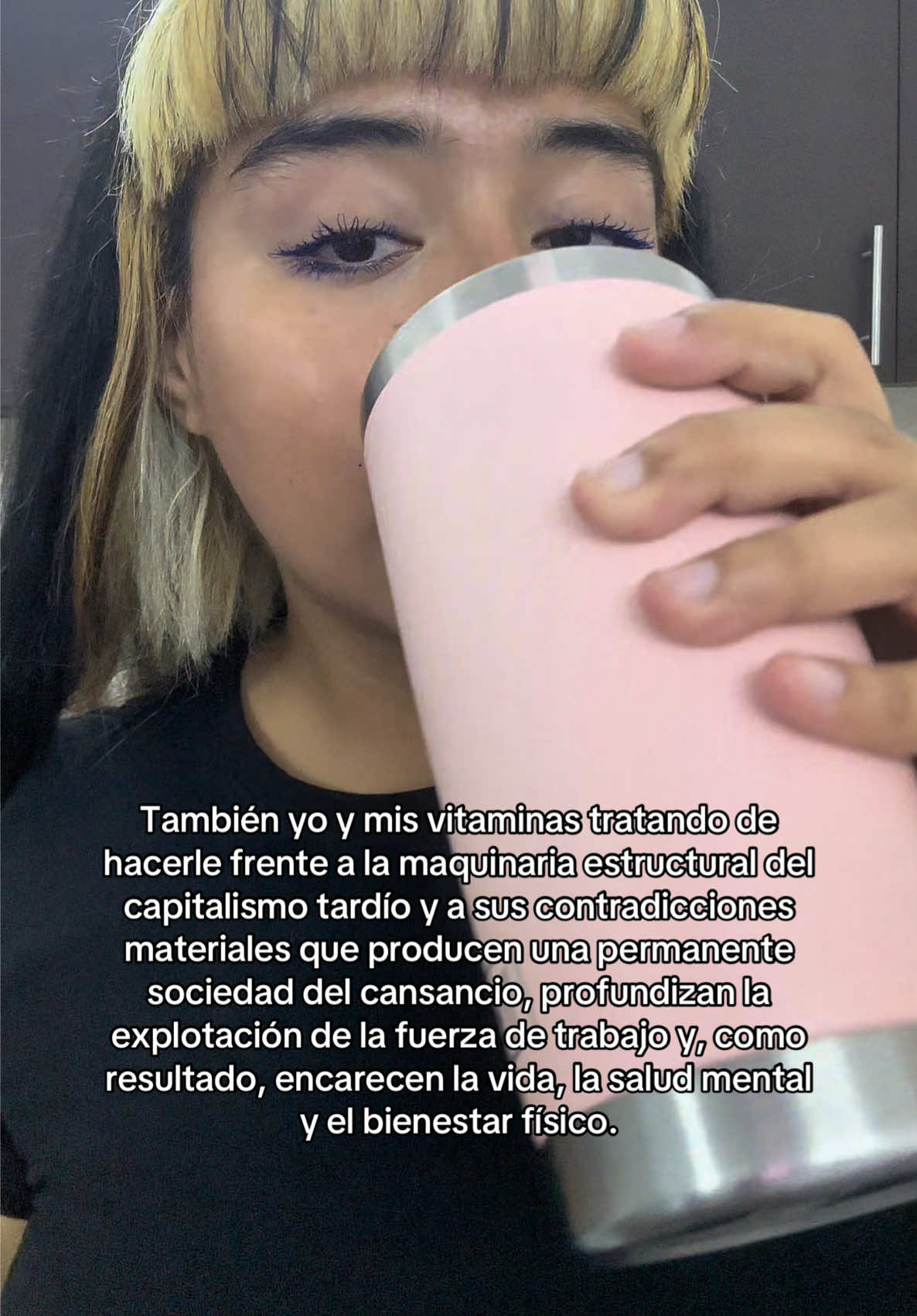 Pero bueno banda, ya me vitaminé para resistir otro poco de capitalismo rapaz y un tanto más de sociedad del cansancio. . #anticapitalismo #sociedaddelcansancio #materialismohistórico #marxistas #marxismo 