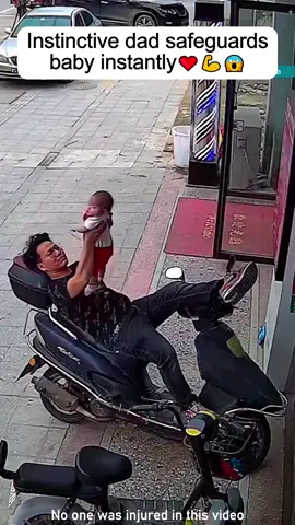 Dad guards baby by instinct❤#tiktokgrowthchallenge#fyp#Love#dad#hero