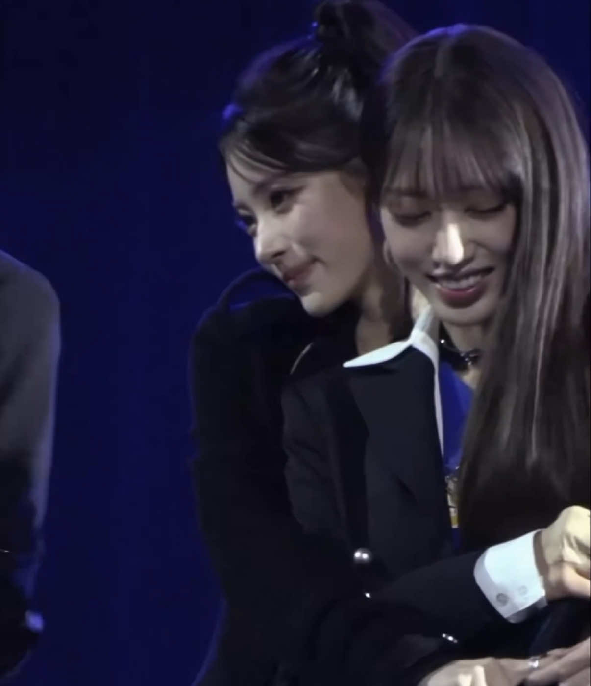 they’re so cute 🥺 #sooinna #soona #sooin #anna #meovv 