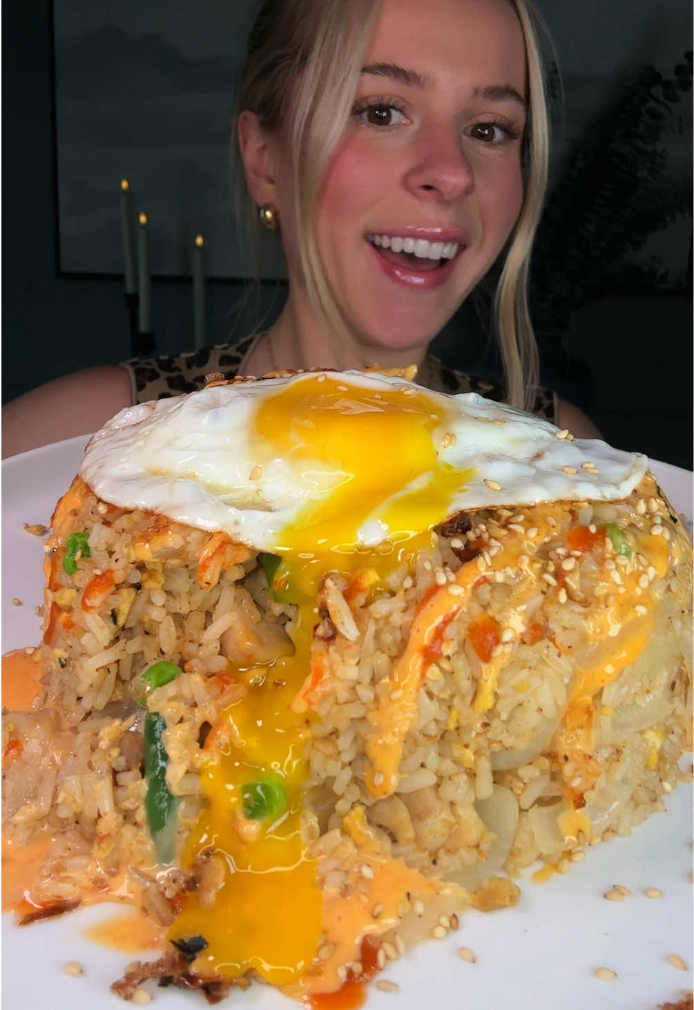 Homemade fried rice for dinner tonight 🍚🌶️🍳 What’s your go-to home cooked meal? #Foodie #friedrice #mukbangfoodasmr #notalkingmukbang #daseycaviseats 