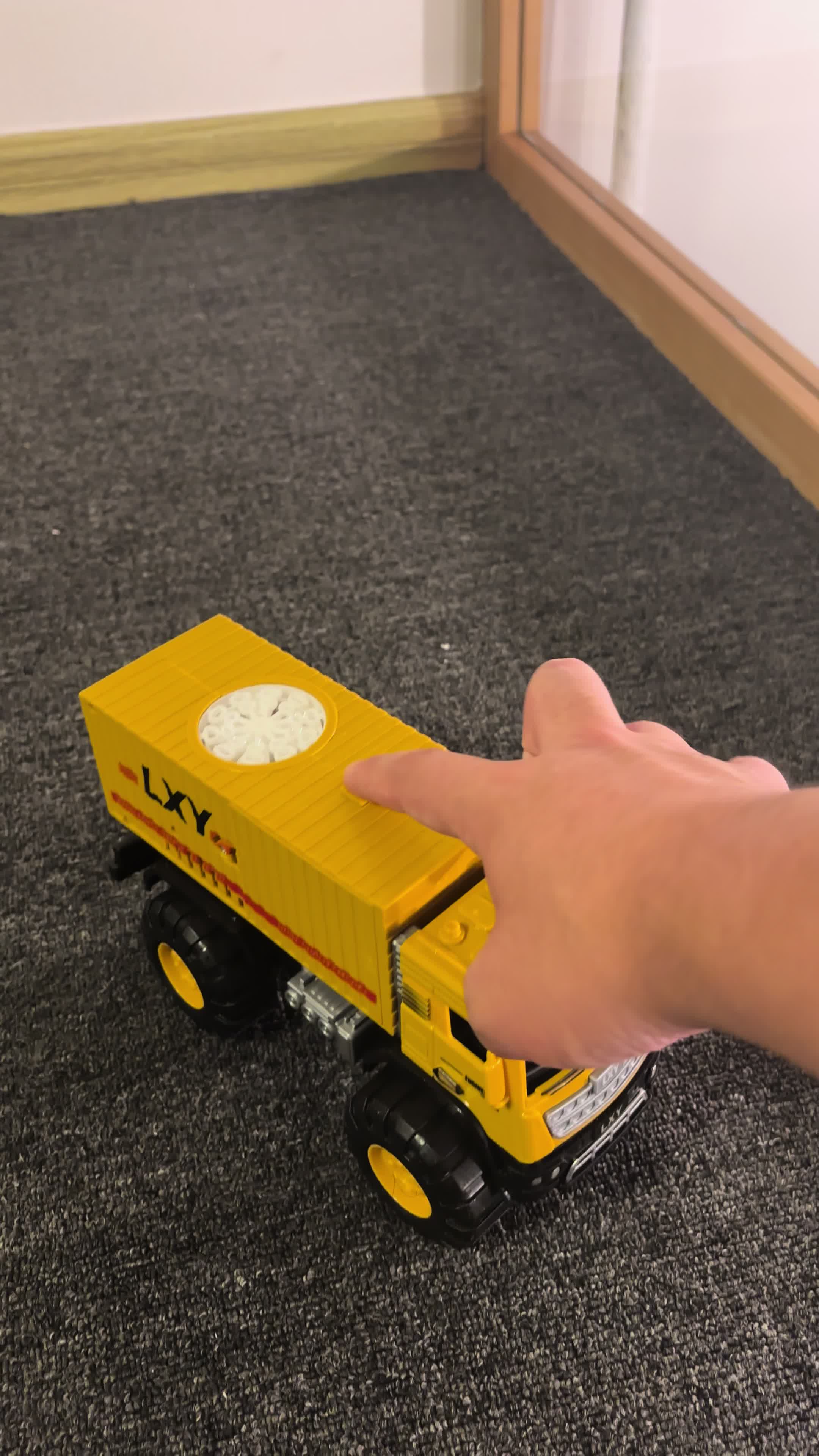 Juguete Camión Generador de Burbujas, Camión de Obra de Inercia, Diversión al Aire Libre e Interior para Niños #toy #usefulgadgets #juguetesniños #activitiesforkids #juguetesmontessori #kubokids #mechanicaltoy #toycars #creativetoysplay #funwithkids