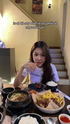 Con dợ này bị ghẹo quàiii 